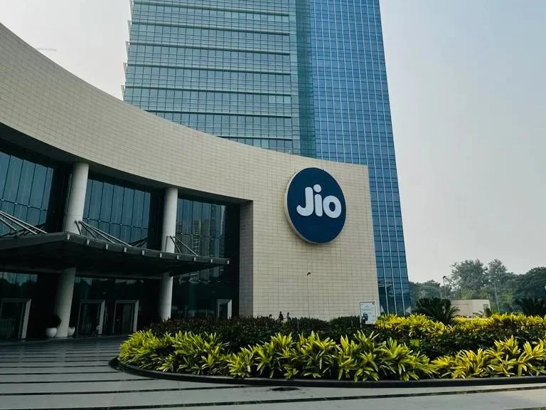 RIL Share Price Surges After In-Line Q2 Results: What's Next for Investors?