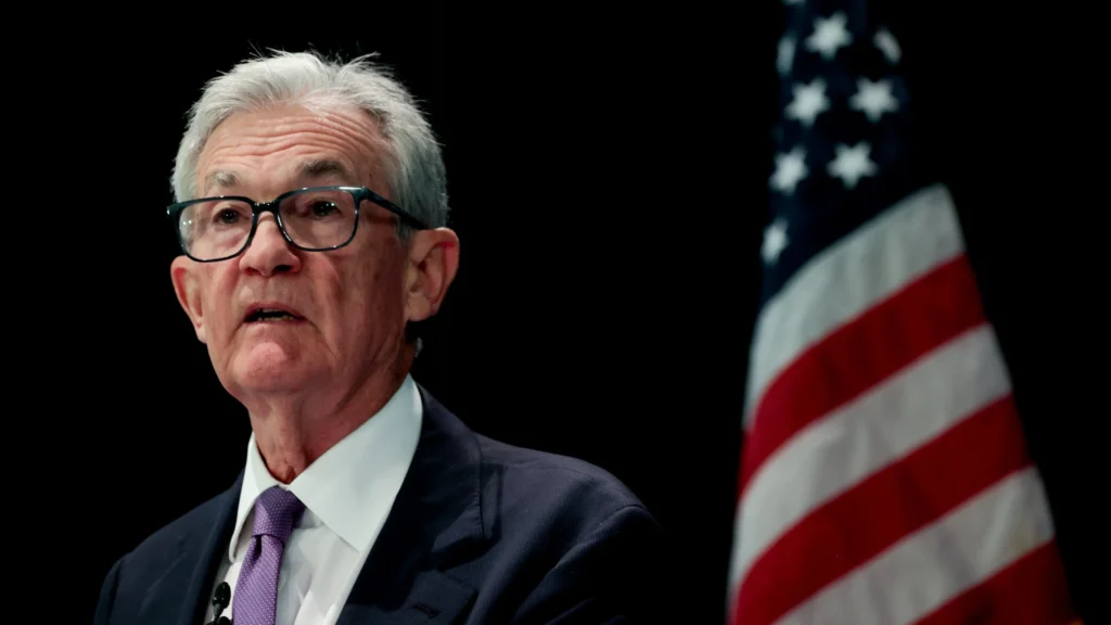 US Stocks Slip as Fed Cuts Interest Rates, Downplays Further Reductions