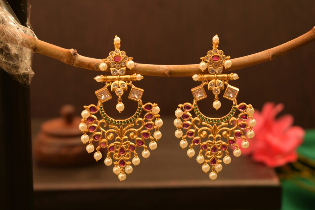 Gold Price Today: Safe-Haven Appeal Amid Tariff Risk—When To Place Bets?