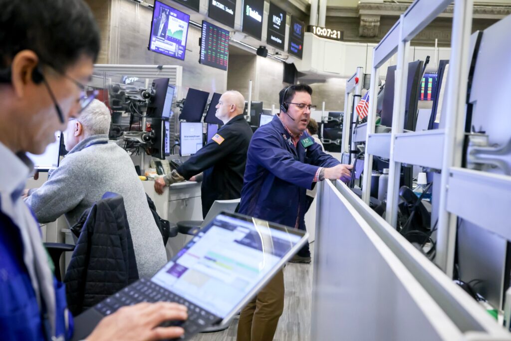 Tech Stocks Lead S&P 500 to Record Close After Surprise GDP Growth