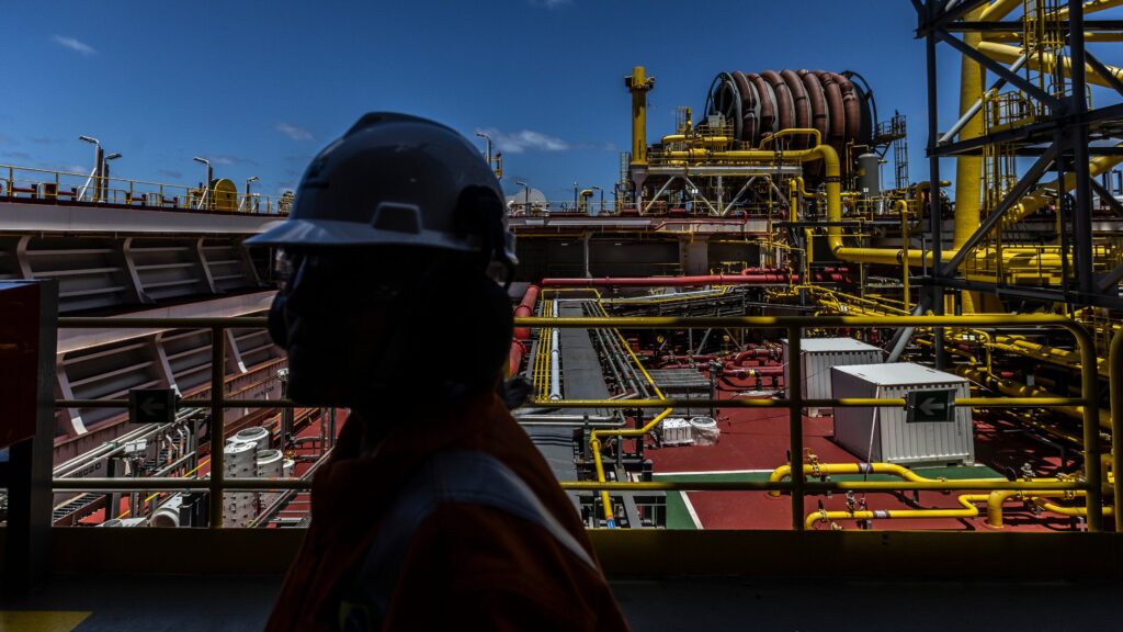 Oil Prices Steady After Four-Day Rally Amid Iran Tensions