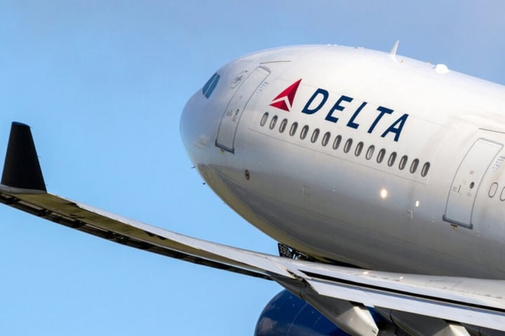 Delta Air Lines Stock Falls Amid Surging Aviation Fuel Prices and Leadership Transition