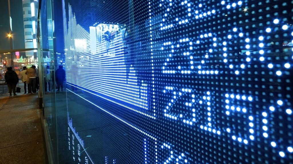 Indian Stock Markets Recover: Sensex Surges 325 Points, Nifty Edges Higher