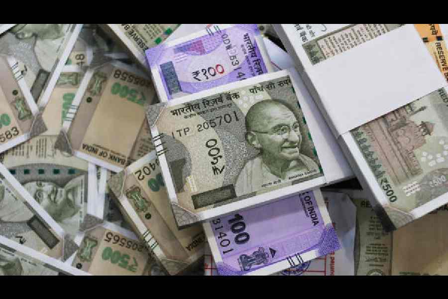 RBI Eases Rupee Curbs: Impact on NDC Trading and Indian Markets