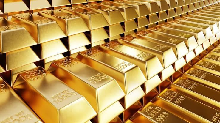 Gold, gold investing, safe haven asset, gold rally, Indian investors, gold ETF, central bank gold buying, inflation hedge, precious metals, global markets, wealth preservation, portfolio diversification, investment strategy, stock market, financial planning